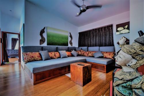 Stunning Villa With Ocean Views And Free Car