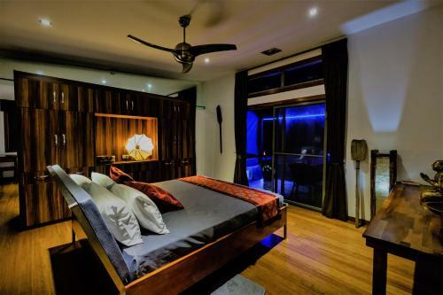 Stunning Villa With Ocean Views And Free Car