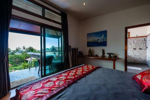 Stunning Villa With Ocean Views And Free Car