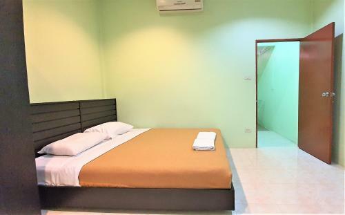 Hotel Chalong Stay Well By Palai Seafood