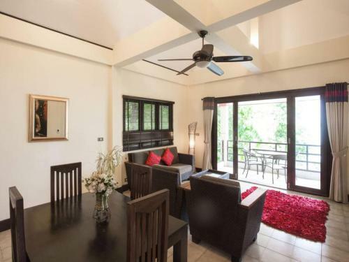 3 Bedroom Seafront Villa Island View