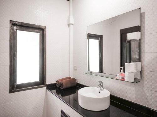 3 Bedroom Seafront Villa Island View