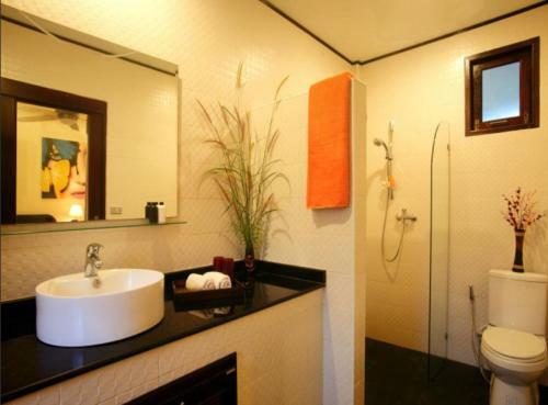 3 Bedroom Seafront Villa Island View