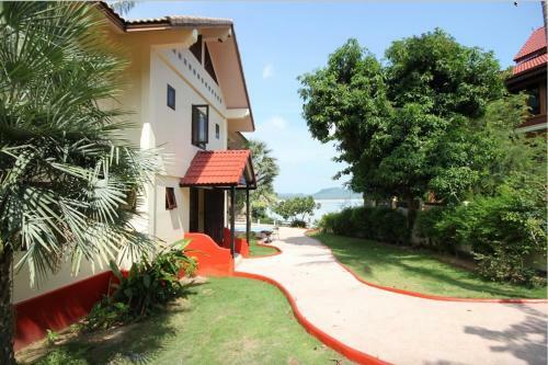 3 Bedroom Seafront Villa Island View