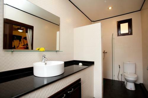 3 Bedroom Seafront Villa Island View