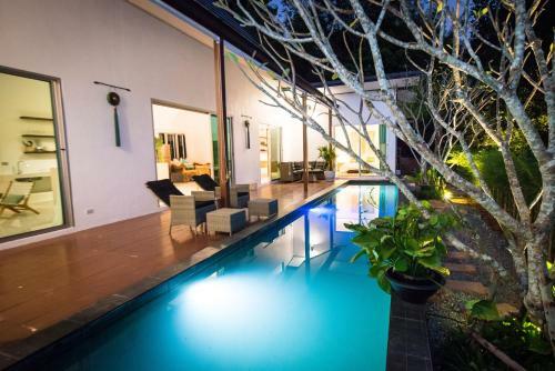 Teak Hill Pool Villa-michelia