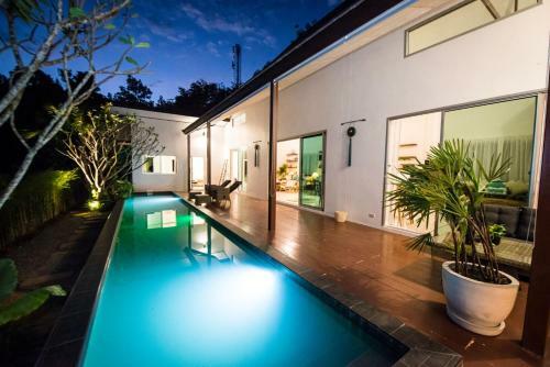 Teak Hill Pool Villa-michelia