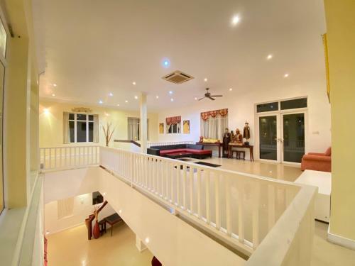 Villa Luxury Palace,beach 600m,bbq,karaoke,snooker