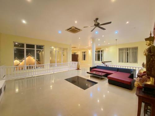 Villa Luxury Palace,beach 600m,bbq,karaoke,snooker