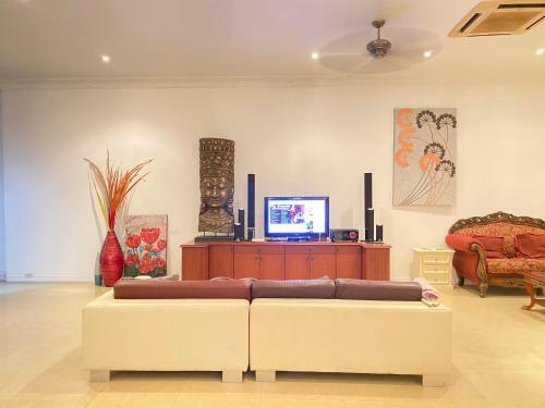 Villa Luxury Palace,beach 600m,bbq,karaoke,snooker
