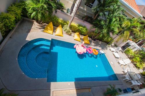 Luxury Pool Villa 4 Br 900m Beach 1.5 Km Downtown