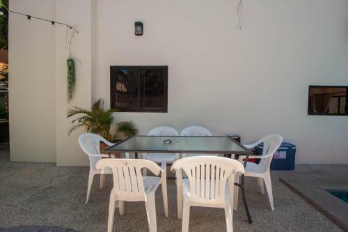 Luxury Pool Villa 4 Br 900m Beach 1.5 Km Downtown