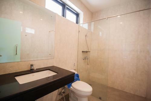 Luxury Pool Villa 4 Br 900m Beach 1.5 Km Downtown