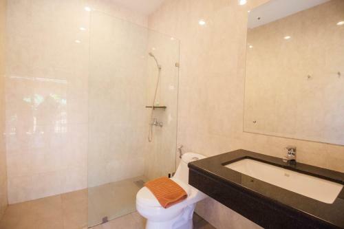 Luxury Pool Villa 4 Br 900m Beach 1.5 Km Downtown