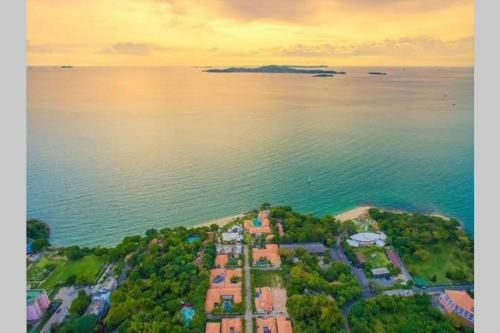 Anb Poolvilla 3br Walk Private Beach In Pratamnak