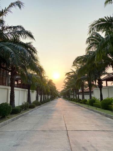 Majestic Villa,walking To Beach 50m,bbq,pool Table