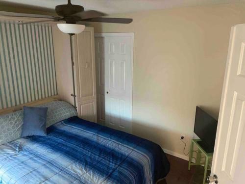 Walk To Spanish Springs Villa - Golf Cart - Pets
