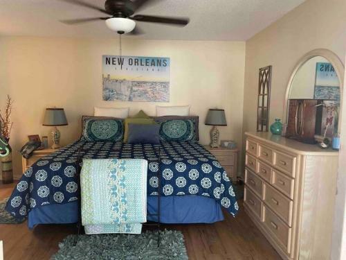 Walk To Spanish Springs Villa - Golf Cart - Pets