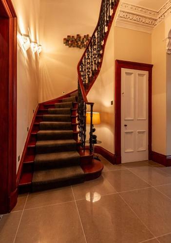 Nelson Manor