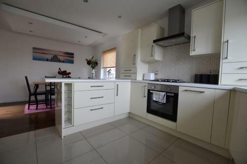 Villa West End Luxury Home