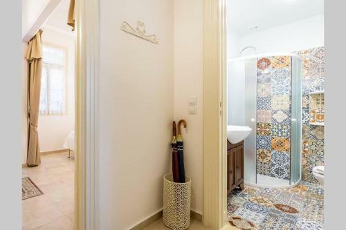 Neoclassical Apartment With 2 Bedrooms In Piraeus