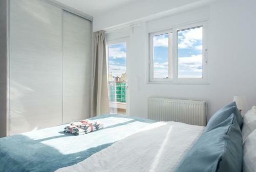 New Spacious Apartment Located In Piraeus