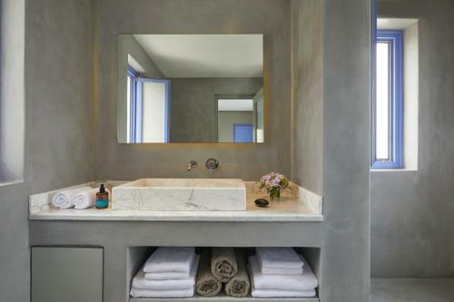 Villa Santorini Sky, Luxury Resort