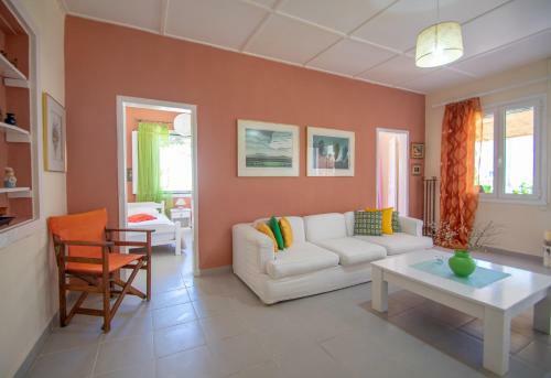 Dora's Tsilivi Beach House A