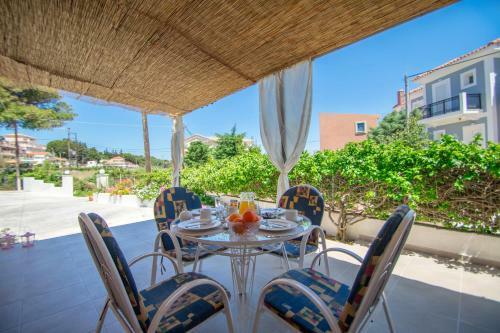 Dora's Tsilivi Beach House A