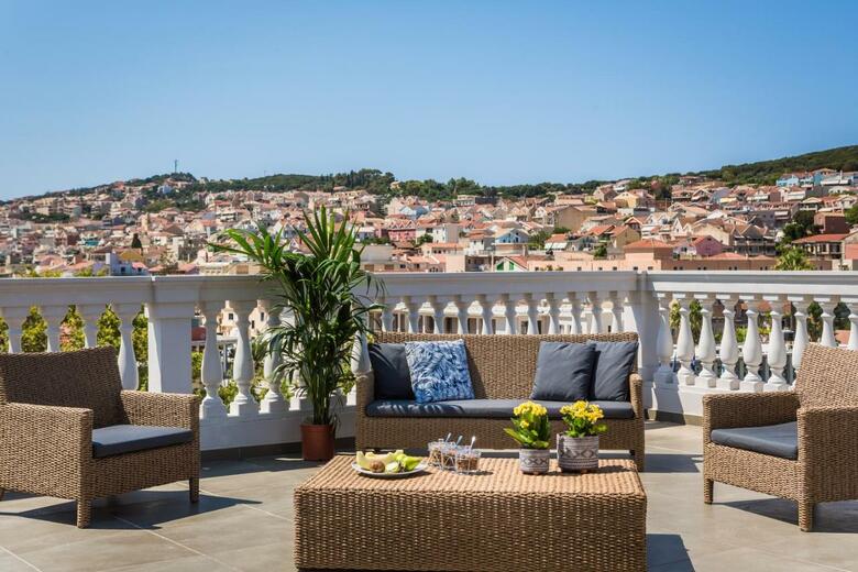 Aenos Hotel