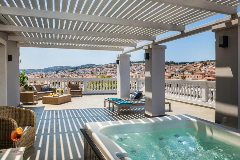 Aenos Hotel