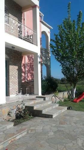 Riverside Family House