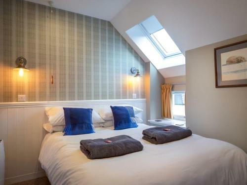 Douglas Fir Cottage-uk37537