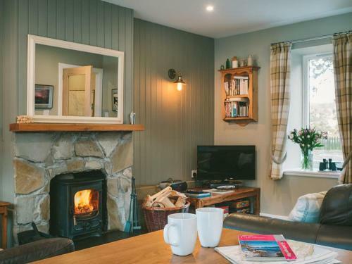 Douglas Fir Cottage-uk37537