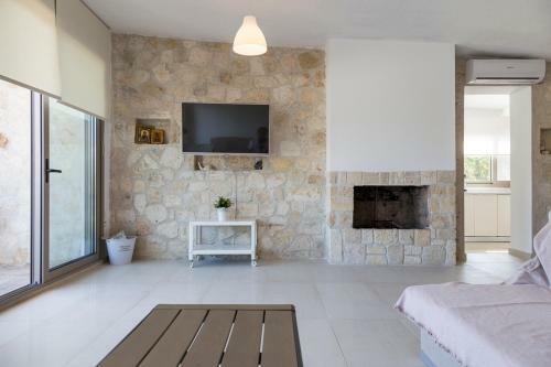Villa Vista - Beachfront, Garden, Amazing Sea View