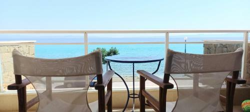 Lovely Maisonette Right In Front Of The Sea