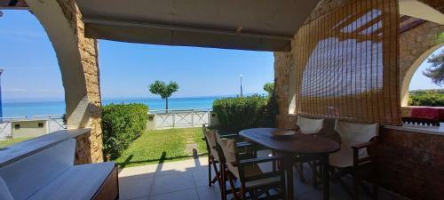 Lovely Maisonette Right In Front Of The Sea