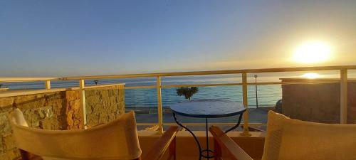 Lovely Maisonette Right In Front Of The Sea