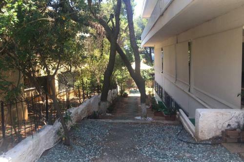 Exotic Apartment 1 Min From Marikes Beach