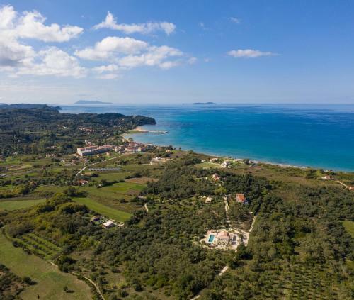 Eclectic And Secluded Estate, Villa Aegis