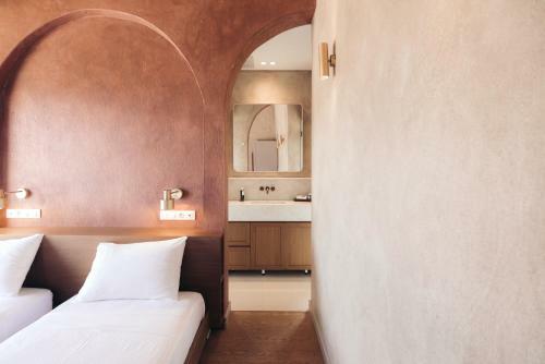 Eclectic And Secluded Estate, Villa Aegis