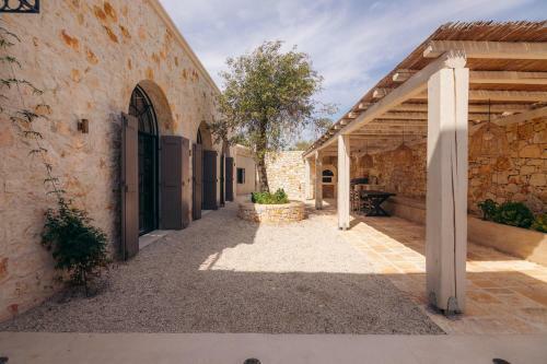Eclectic And Secluded Estate, Villa Aegis