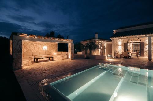 Eclectic And Secluded Estate, Villa Aegis