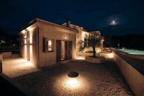 Eclectic And Secluded Estate, Villa Aegis