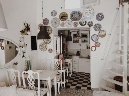 The Oceanographer's Home, A Chora Hideaway