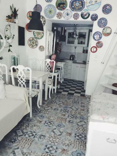 The Oceanographer's Home, A Chora Hideaway