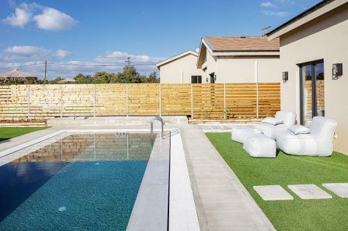 Carob Villas, An Eco-friendly Hideaway