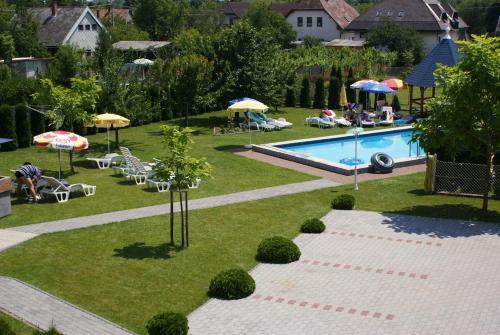 Hostal K�k Vend�gh�z Family Resort