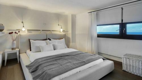Soleado Beachfront Villa