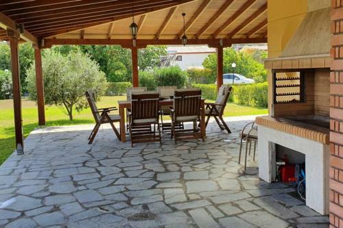 Luxury Maisonette 250m From The Sea